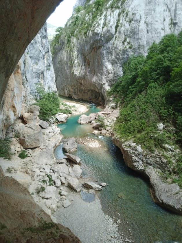 Vue de la baume au pigeon d'un bout du canyon du Verdon